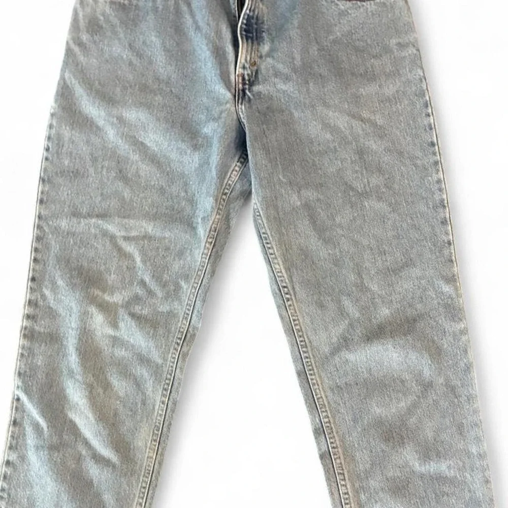 Vintage/Y2K 1999 Levi's 550 relaxed fit/tapered leg light wash 100% rigid cotton